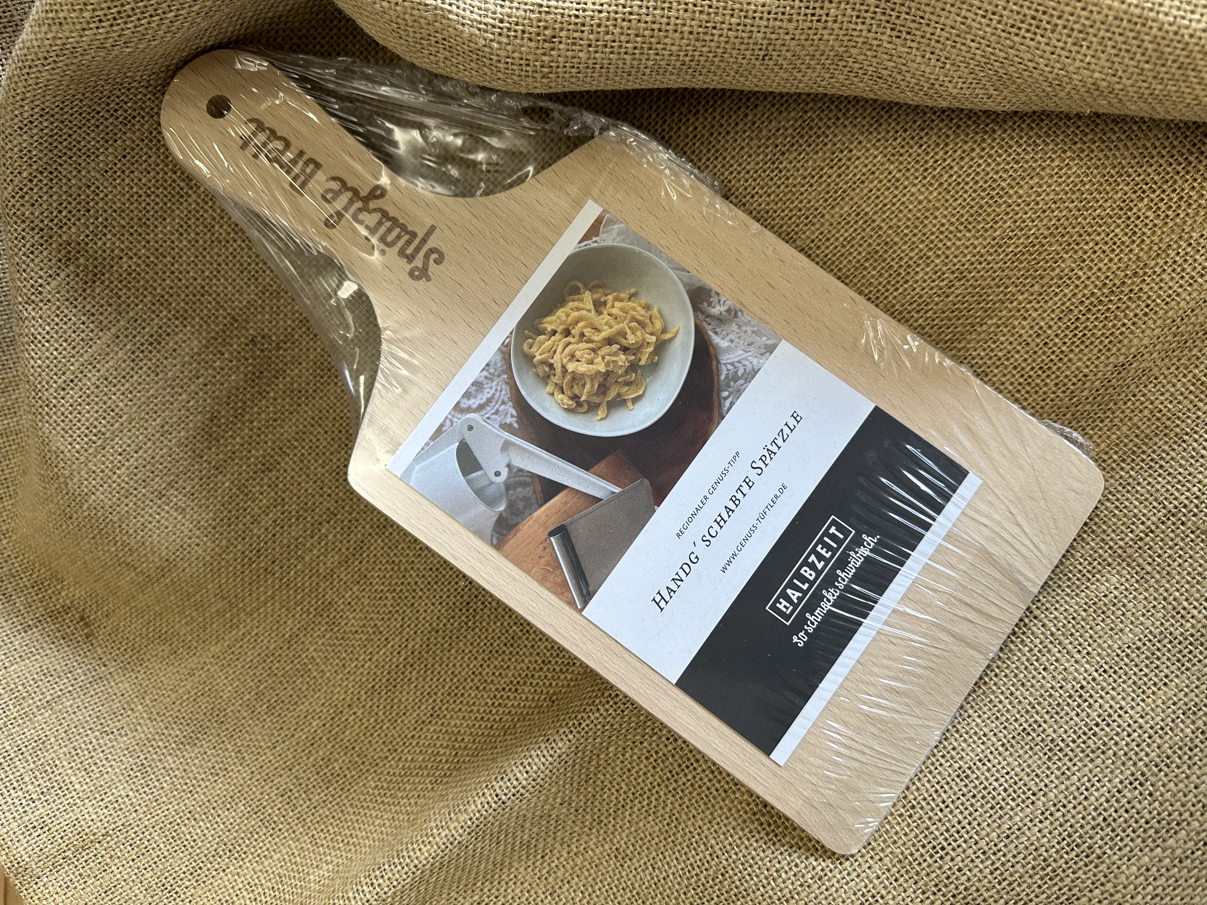 Spätzle Brett mit Holzschaber