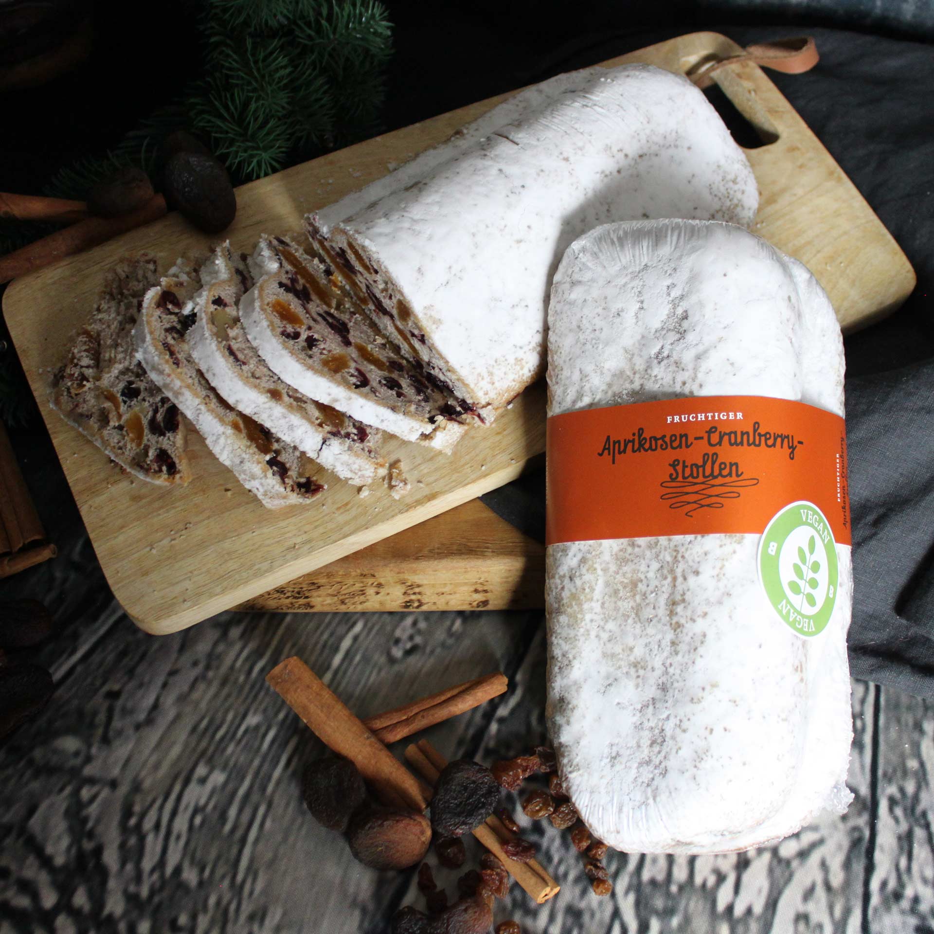 Aprikosen-Cranberry-Stollen // vegan