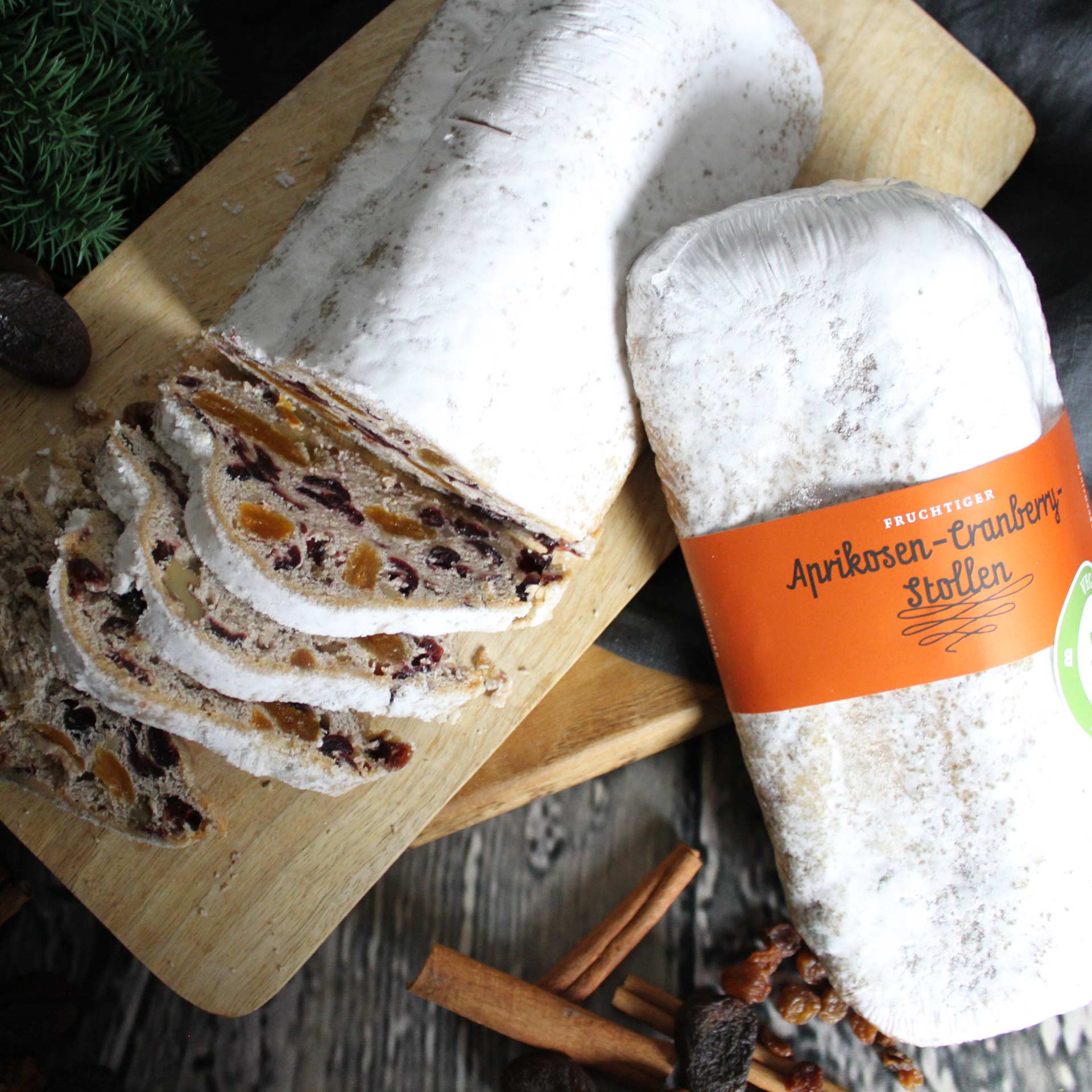 Aprikosen-Cranberry-Stollen // vegan
