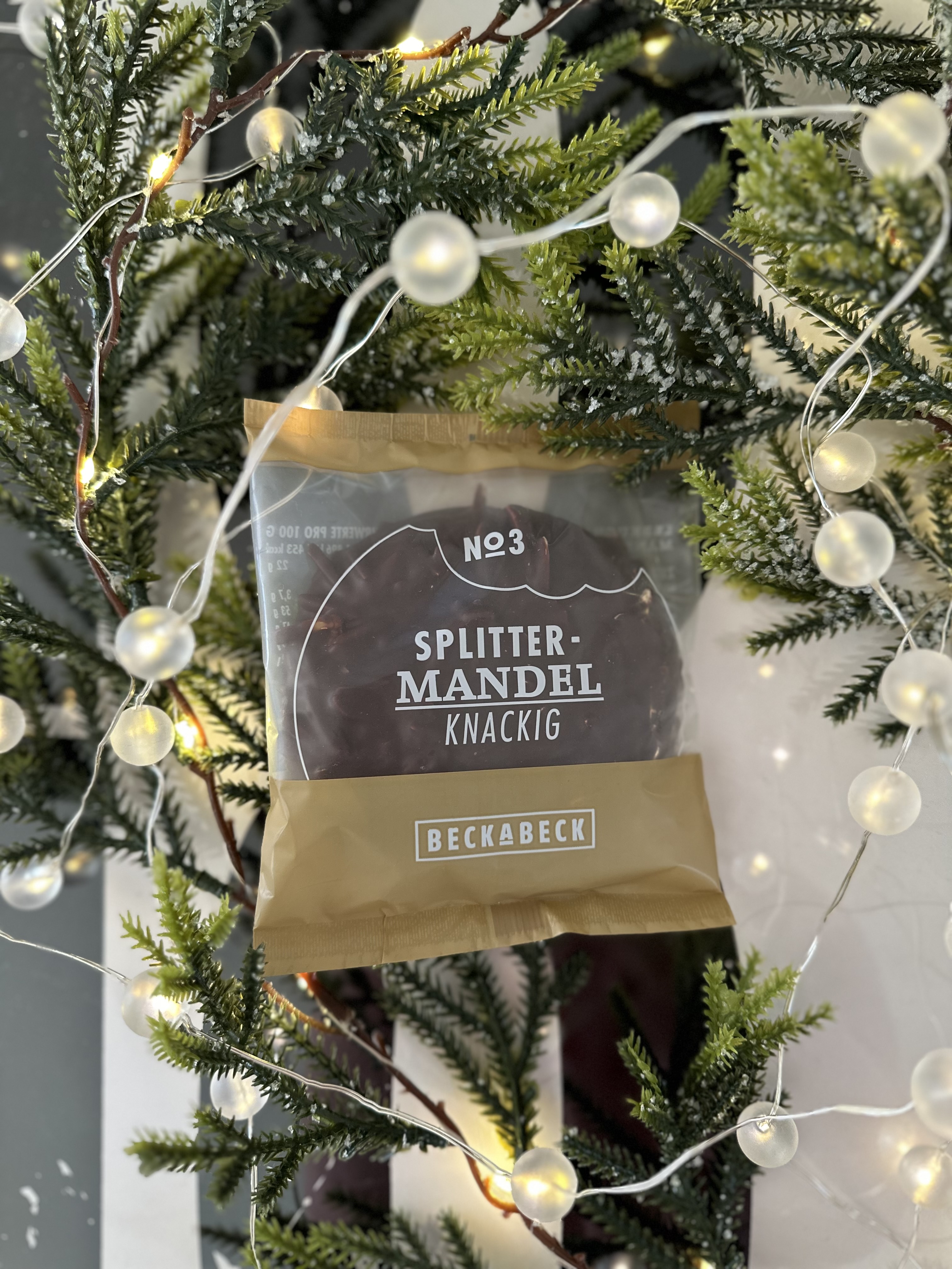  NO. 3 - Lebkuchen mit Mandelsplitter und Zartbitterkuvertüre 