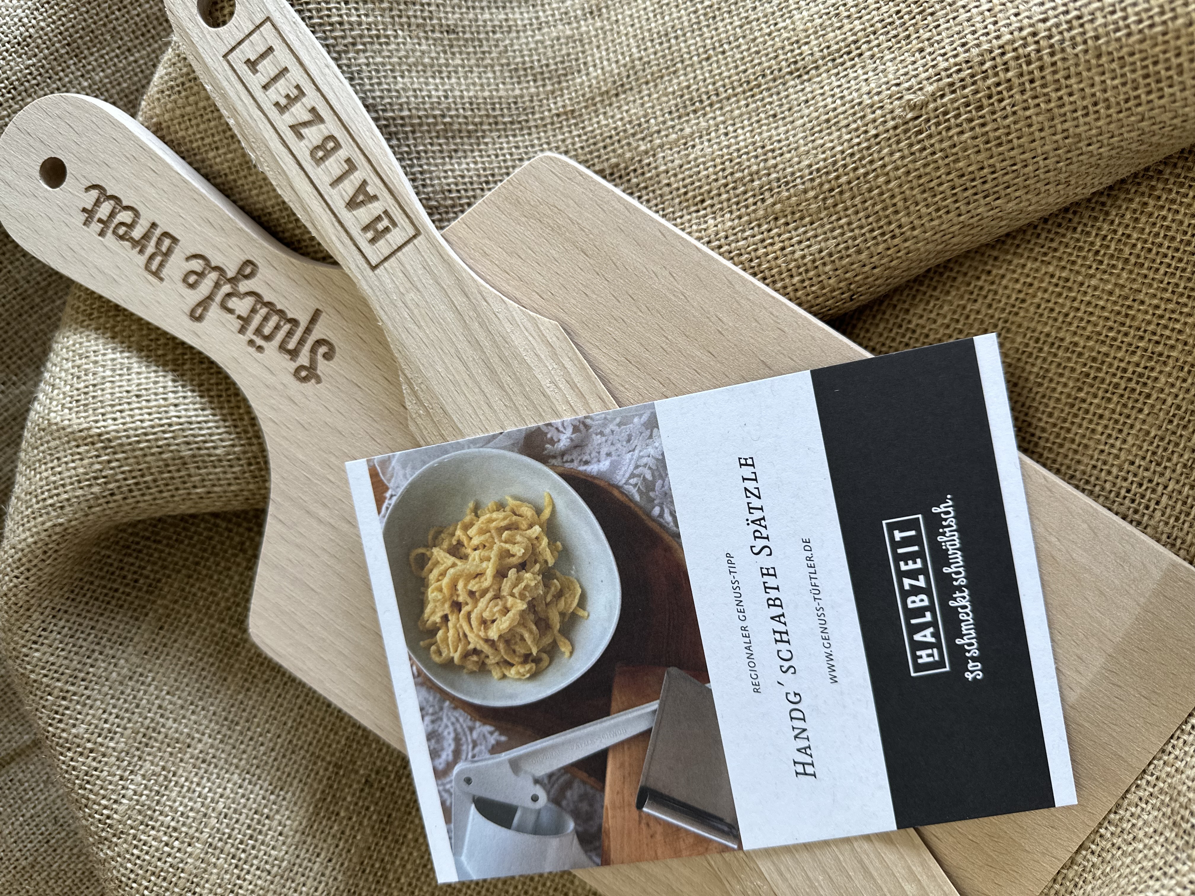 Spätzle Brett mit Holzschaber