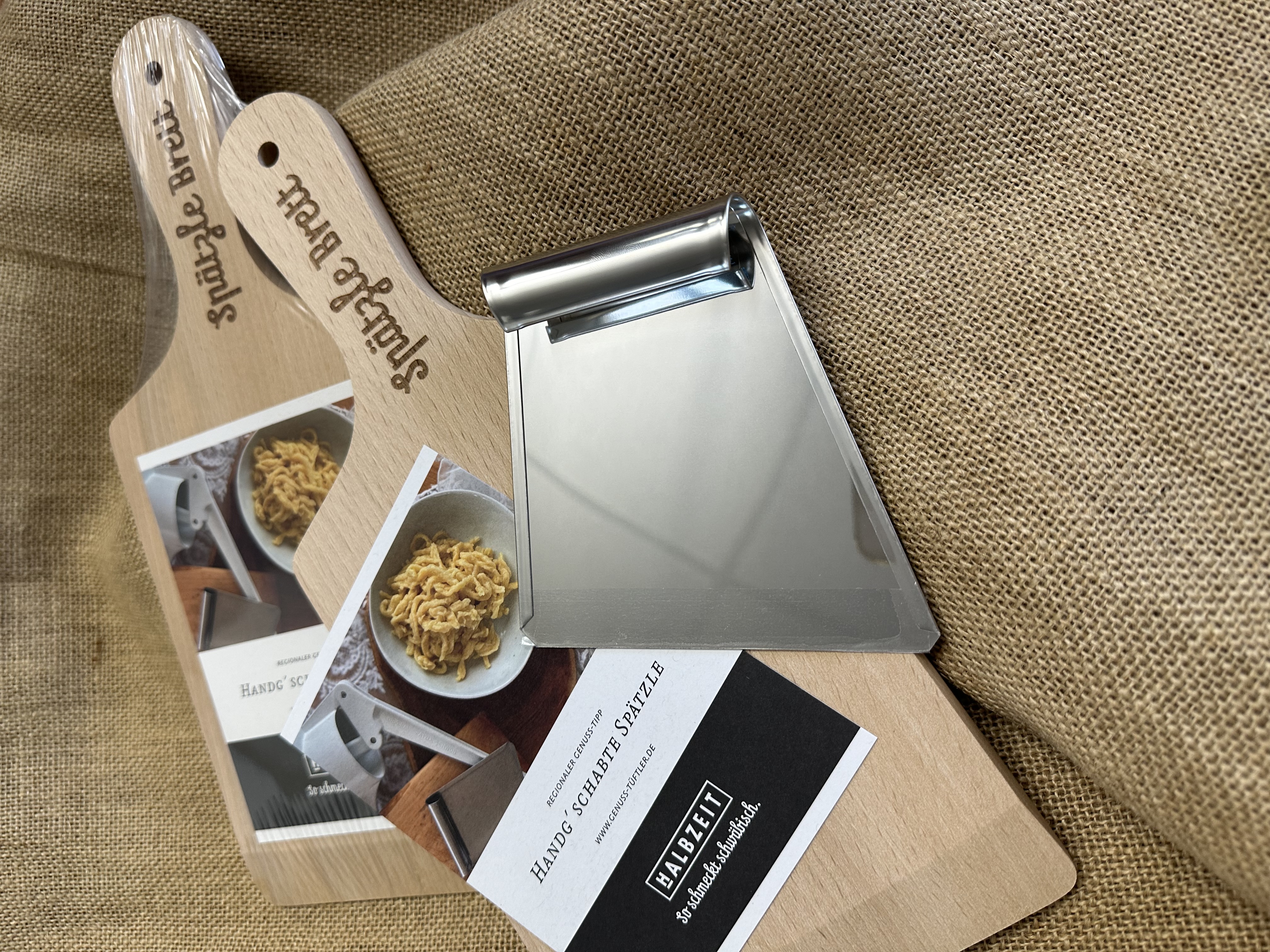 Spätzle Brett mit Metallschaber
